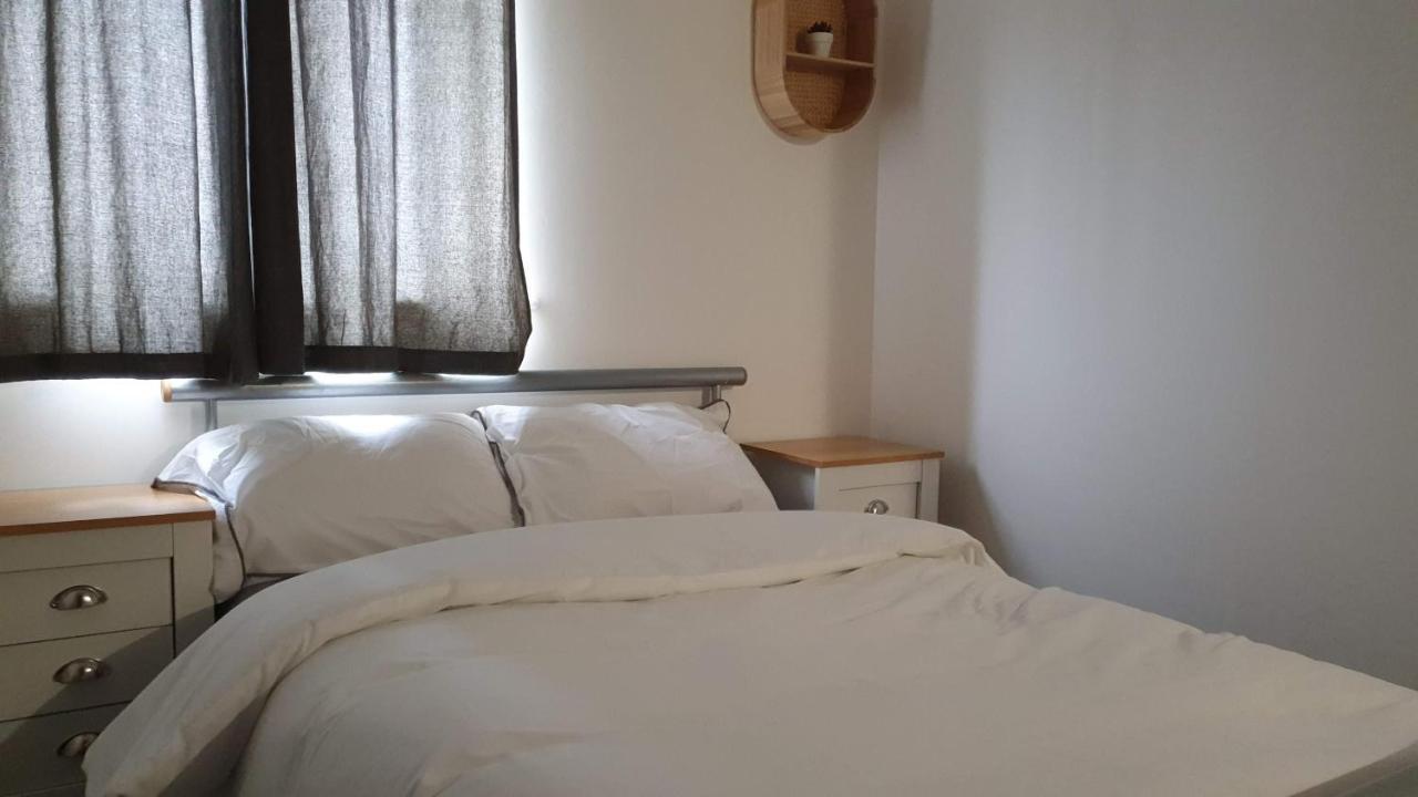 Spacious London Apartment 5 Min Walk To Leytonstone Underground Station And 5 Stops To Zone 1 Bagian luar foto