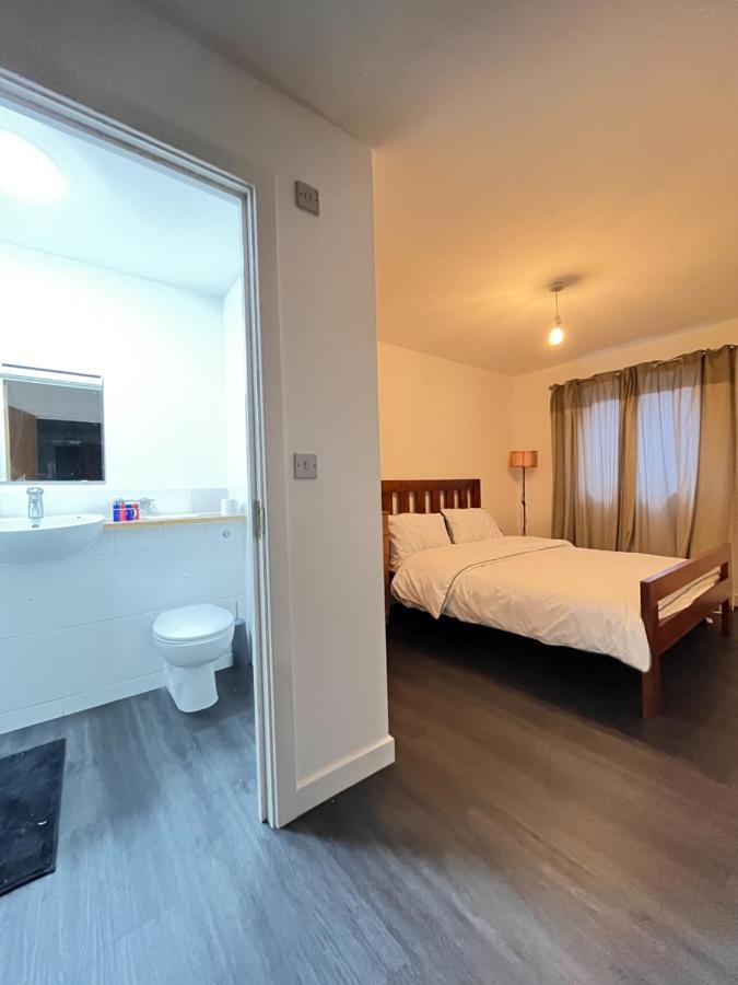 Spacious London Apartment 5 Min Walk To Leytonstone Underground Station And 5 Stops To Zone 1 Bagian luar foto