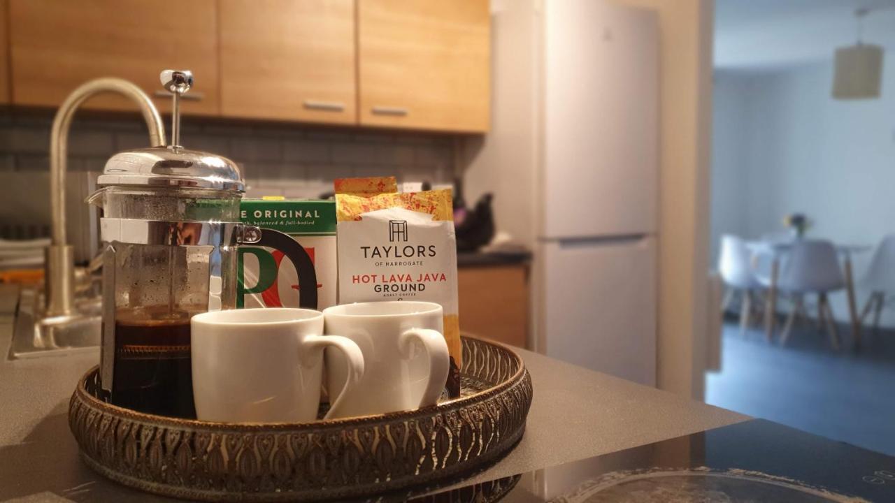 Spacious London Apartment 5 Min Walk To Leytonstone Underground Station And 5 Stops To Zone 1 Bagian luar foto