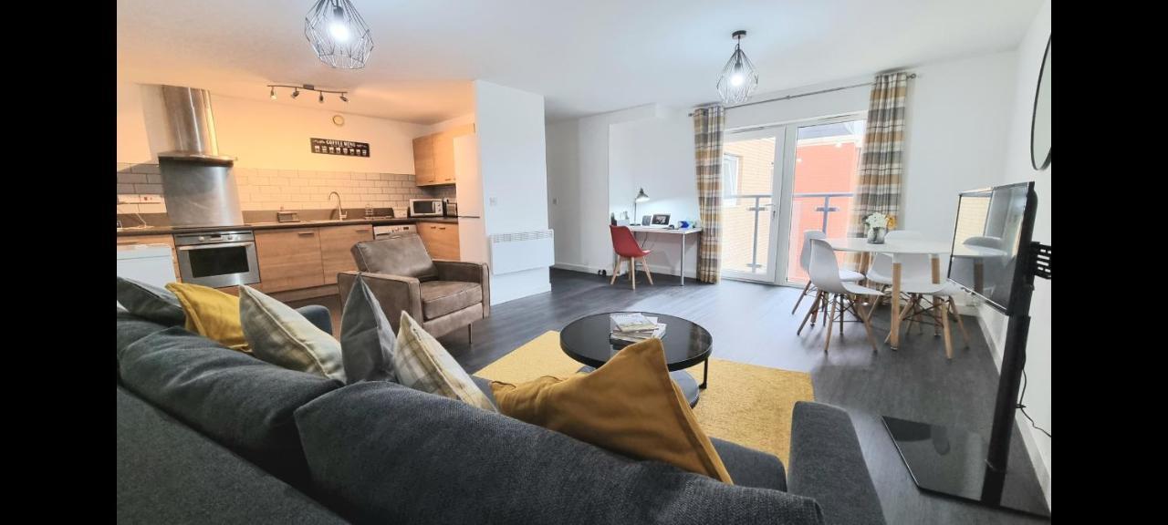 Spacious London Apartment 5 Min Walk To Leytonstone Underground Station And 5 Stops To Zone 1 Bagian luar foto