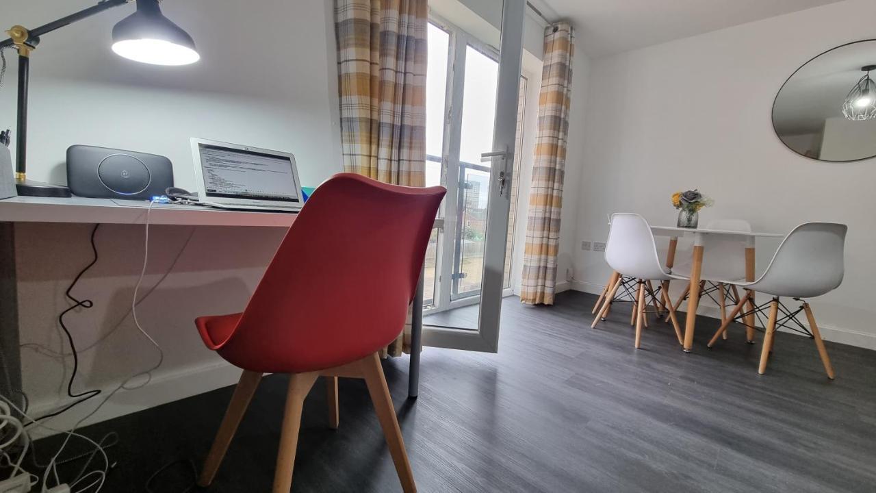 Spacious London Apartment 5 Min Walk To Leytonstone Underground Station And 5 Stops To Zone 1 Bagian luar foto